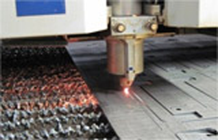 Người đàn ông Bình Dương chế ô tô biết bơi